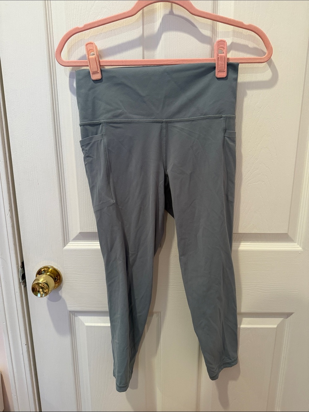 Athleta Salutation Stash Pocket II 7/8 Tight size M